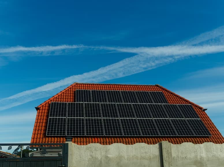 Zalety korzystania z energii słonecznej w domach i firmach
